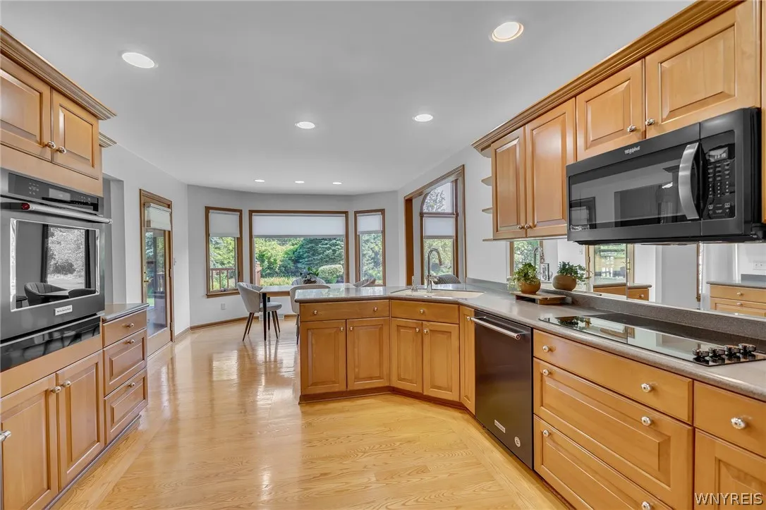 6195 Blossom Ct, Clarence, New York 14051, Clarence, New York 14051, 3 Bedrooms Bedrooms, 9 Rooms Rooms,2 BathroomsBathrooms,Residential,For Sale,6195 Blossom Ct, Clarence, New York 14051,0,B1698891
