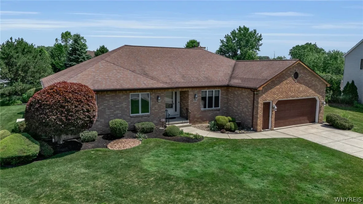 6195 Blossom Ct, Clarence, New York 14051, Clarence, New York 14051, 3 Bedrooms Bedrooms, 9 Rooms Rooms,2 BathroomsBathrooms,Residential,For Sale,6195 Blossom Ct, Clarence, New York 14051,0,B1698891