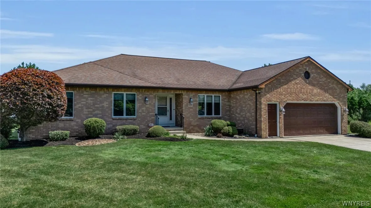6195 Blossom Ct, Clarence, New York 14051, Clarence, New York 14051, 3 Bedrooms Bedrooms, 9 Rooms Rooms,2 BathroomsBathrooms,Residential,For Sale,6195 Blossom Ct, Clarence, New York 14051,0,B1698891