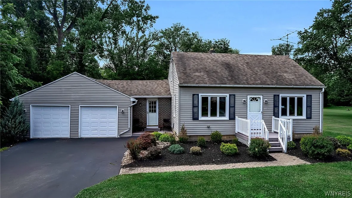 7540 Salt Road, Clarence, New York 14032, Clarence, New York 14032, 3 Bedrooms Bedrooms, 6 Rooms Rooms,1 BathroomBathrooms,Residential,For Sale,7540 Salt Road, Clarence, New York 14032,0,B1698684