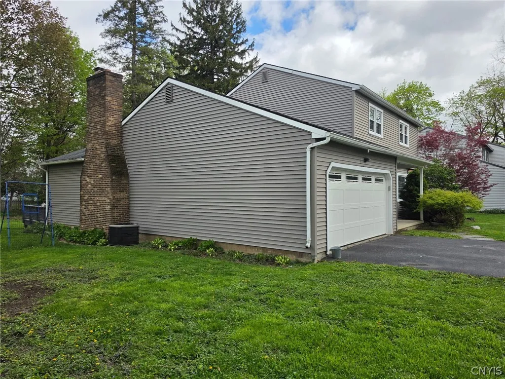 96 Charing Road, Dewitt, New York 13214, De Witt, New York 13214, 4 Bedrooms Bedrooms, 9 Rooms Rooms,2 BathroomsBathrooms,Residential Lease,For Rent,96 Charing Road, Dewitt, New York 13214,0,S1698856