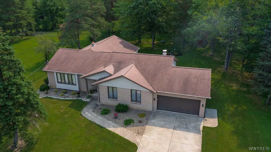 4627 Mckinley Parkway, Hamburg, New York 14075, Hamburg, New York 14075, 4 Bedrooms Bedrooms, 12 Rooms Rooms,2 BathroomsBathrooms,Residential,For Sale,4627 Mckinley Parkway, Hamburg, New York 14075,0,B1698888