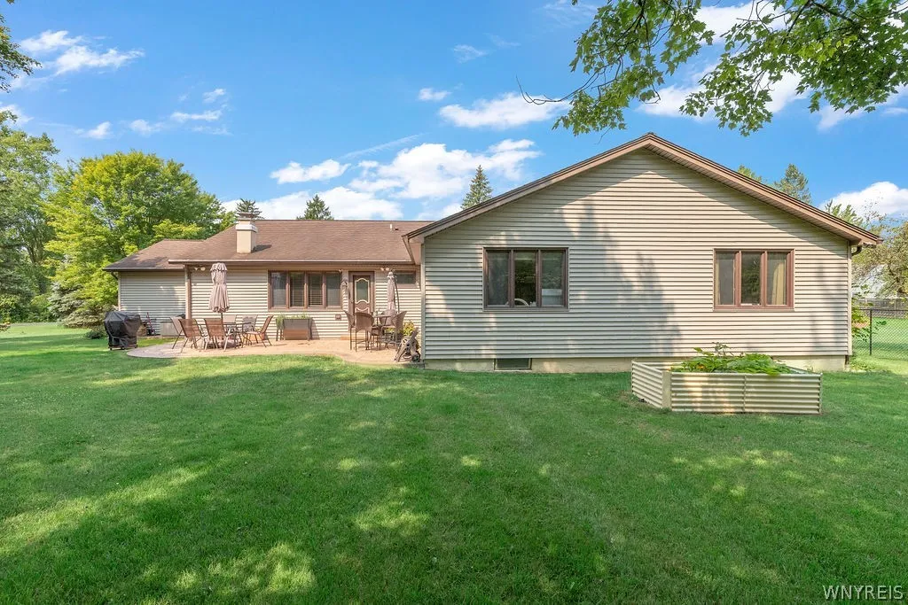 Huge rear yard