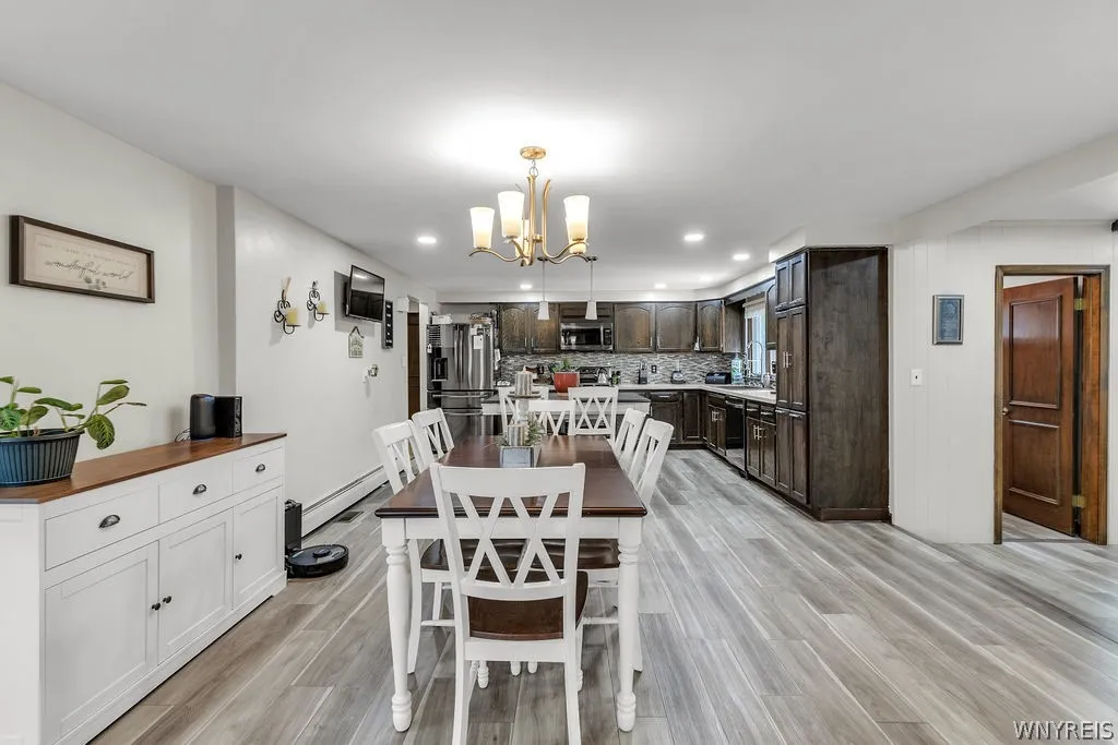 Dining room to kitchen