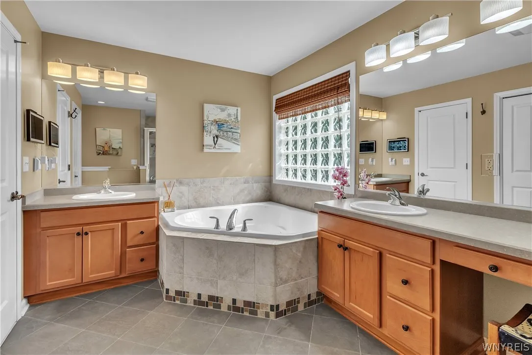 8059 Laurel Park Ln, Clarence, New York 14051, Clarence, New York 14051, 3 Bedrooms Bedrooms, 7 Rooms Rooms,2 BathroomsBathrooms,Residential,For Sale,8059 Laurel Park Ln, Clarence, New York 14051,0,B1698928