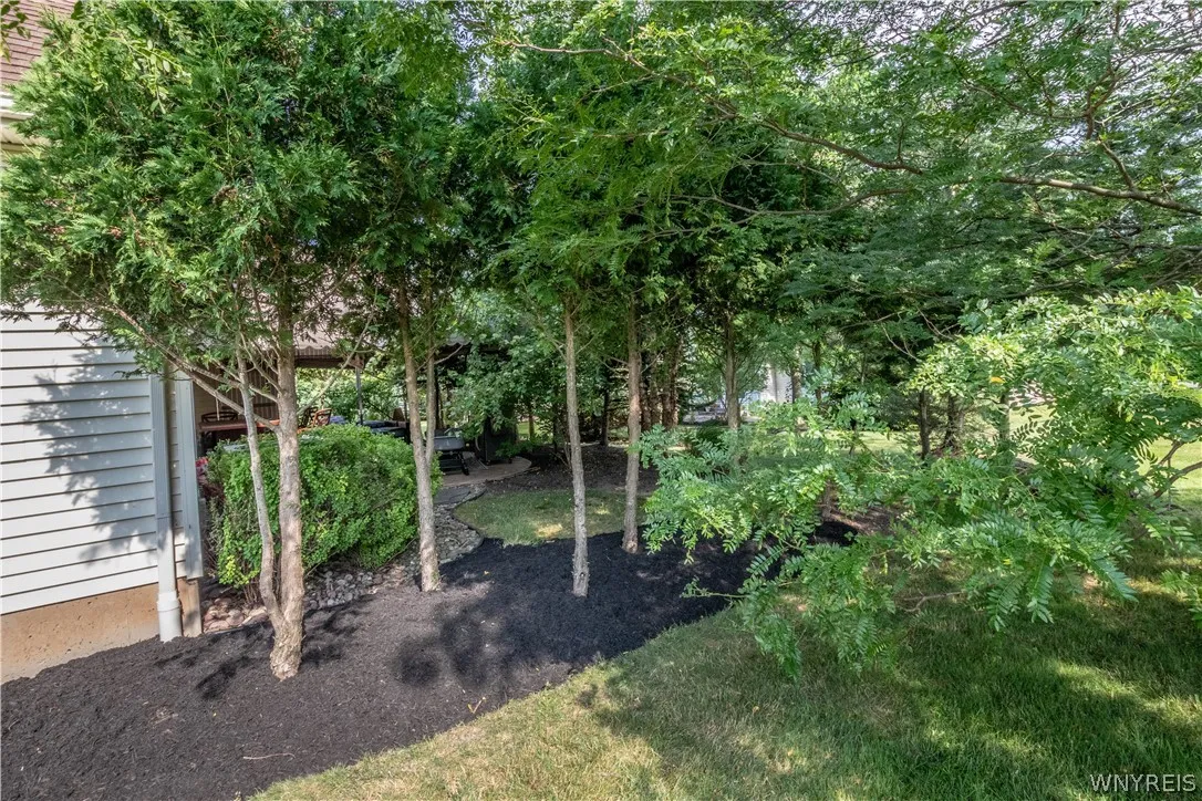 8059 Laurel Park Ln, Clarence, New York 14051, Clarence, New York 14051, 3 Bedrooms Bedrooms, 7 Rooms Rooms,2 BathroomsBathrooms,Residential,For Sale,8059 Laurel Park Ln, Clarence, New York 14051,0,B1698928