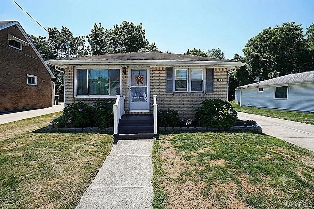37 Burke Drive, Lackawanna, New York 14218, Lackawanna, New York 14218, 3 Bedrooms Bedrooms, 5 Rooms Rooms,1 BathroomBathrooms,Residential,For Sale,37 Burke Drive, Lackawanna, New York 14218,0,B1698692