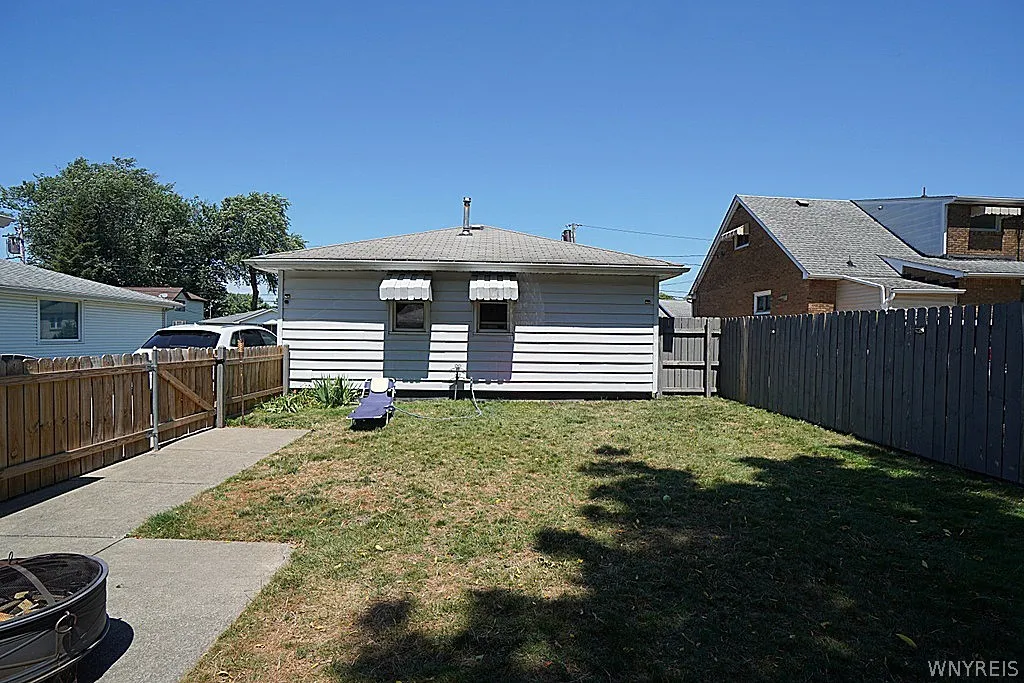 37 Burke Drive, Lackawanna, New York 14218, Lackawanna, New York 14218, 3 Bedrooms Bedrooms, 5 Rooms Rooms,1 BathroomBathrooms,Residential,For Sale,37 Burke Drive, Lackawanna, New York 14218,0,B1698692
