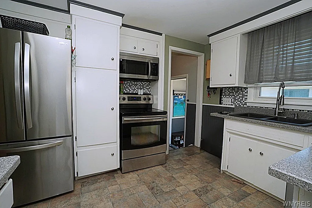 37 Burke Drive, Lackawanna, New York 14218, Lackawanna, New York 14218, 3 Bedrooms Bedrooms, 5 Rooms Rooms,1 BathroomBathrooms,Residential,For Sale,37 Burke Drive, Lackawanna, New York 14218,0,B1698692