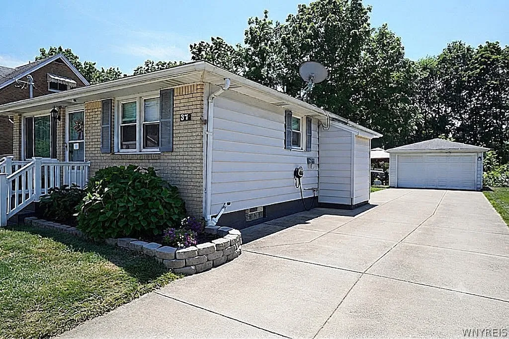 37 Burke Drive, Lackawanna, New York 14218, Lackawanna, New York 14218, 3 Bedrooms Bedrooms, 5 Rooms Rooms,1 BathroomBathrooms,Residential,For Sale,37 Burke Drive, Lackawanna, New York 14218,0,B1698692