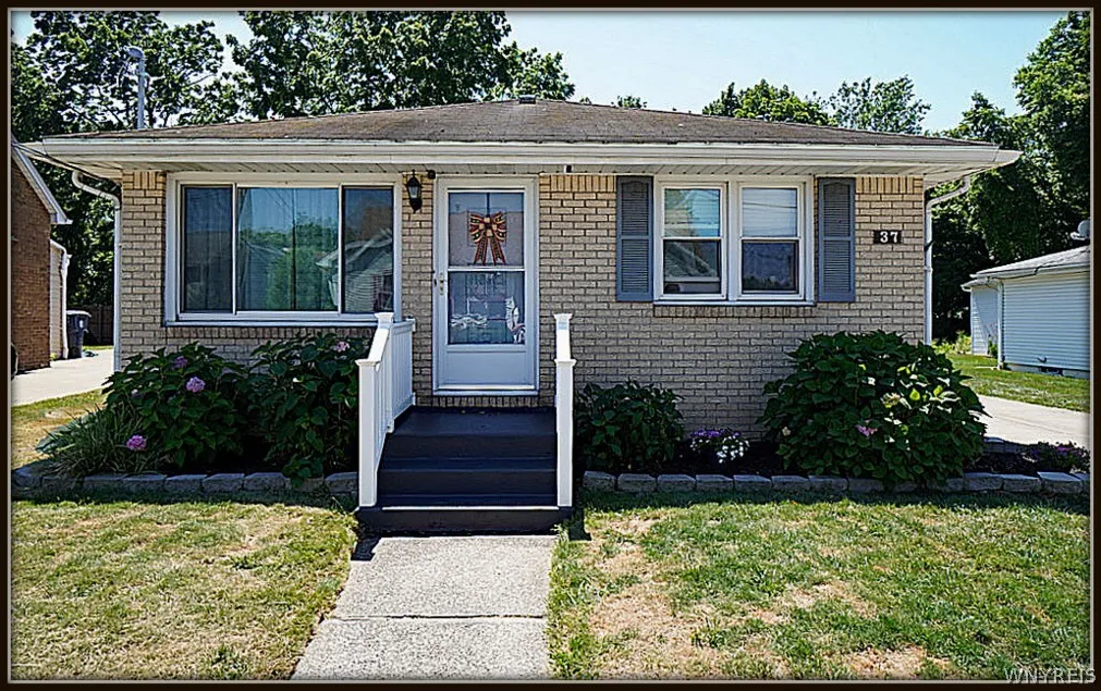 37 Burke Drive, Lackawanna, New York 14218, Lackawanna, New York 14218, 3 Bedrooms Bedrooms, 5 Rooms Rooms,1 BathroomBathrooms,Residential,For Sale,37 Burke Drive, Lackawanna, New York 14218,0,B1698692