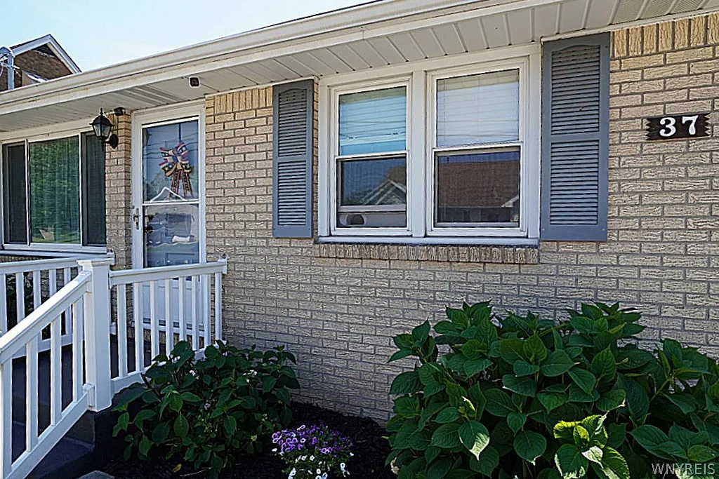 37 Burke Drive, Lackawanna, New York 14218, Lackawanna, New York 14218, 3 Bedrooms Bedrooms, 5 Rooms Rooms,1 BathroomBathrooms,Residential,For Sale,37 Burke Drive, Lackawanna, New York 14218,0,B1698692