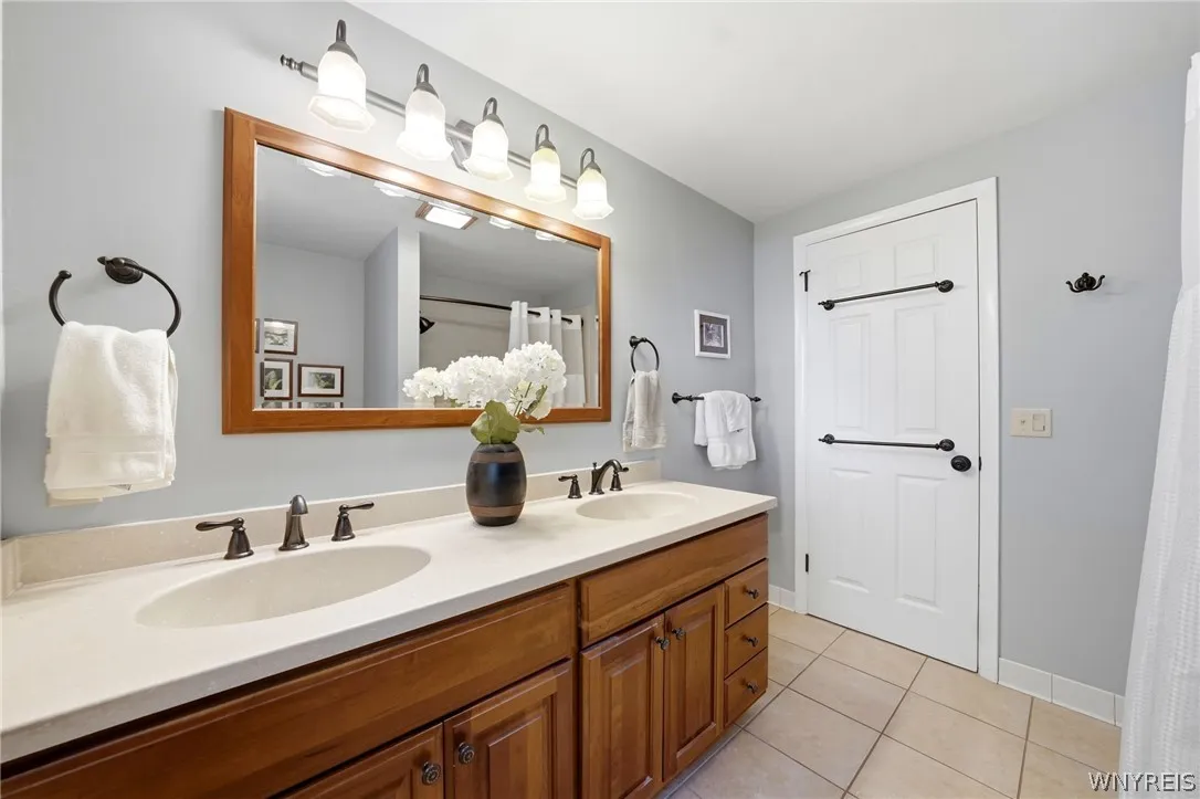 83 Wickham Drive, Amherst, New York 14221, Amherst, New York 14221, 3 Bedrooms Bedrooms, 8 Rooms Rooms,2 BathroomsBathrooms,Residential,For Sale,83 Wickham Drive, Amherst, New York 14221,0,B1698917