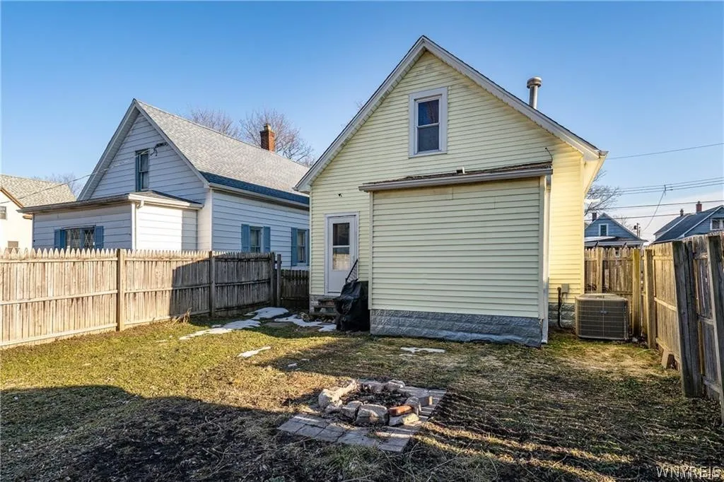 124 7th Avenue, North Tonawanda, New York 14120, North Tonawanda, New York 14120, 4 Bedrooms Bedrooms, 7 Rooms Rooms,1 BathroomBathrooms,Residential,For Sale,124 7th Avenue, North Tonawanda, New York 14120,0,B1698970