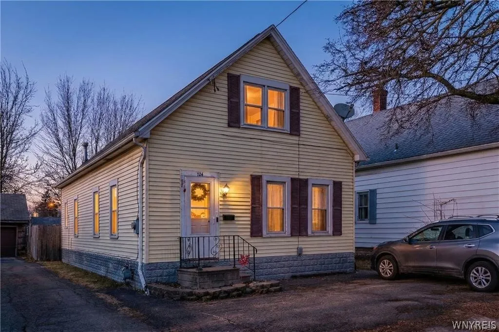 124 7th Avenue, North Tonawanda, New York 14120, North Tonawanda, New York 14120, 4 Bedrooms Bedrooms, 7 Rooms Rooms,1 BathroomBathrooms,Residential,For Sale,124 7th Avenue, North Tonawanda, New York 14120,0,B1698970