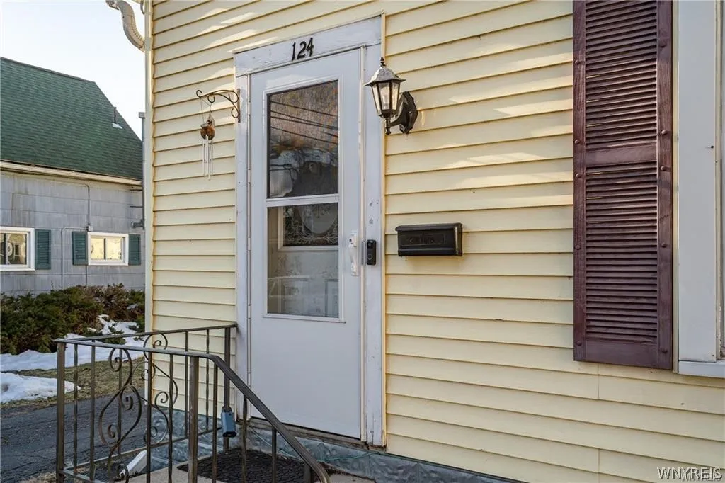 124 7th Avenue, North Tonawanda, New York 14120, North Tonawanda, New York 14120, 4 Bedrooms Bedrooms, 7 Rooms Rooms,1 BathroomBathrooms,Residential,For Sale,124 7th Avenue, North Tonawanda, New York 14120,0,B1698970