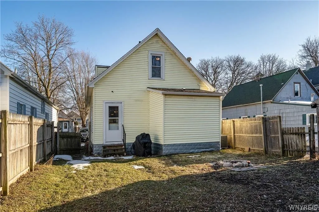 124 7th Avenue, North Tonawanda, New York 14120, North Tonawanda, New York 14120, 4 Bedrooms Bedrooms, 7 Rooms Rooms,1 BathroomBathrooms,Residential,For Sale,124 7th Avenue, North Tonawanda, New York 14120,0,B1698970