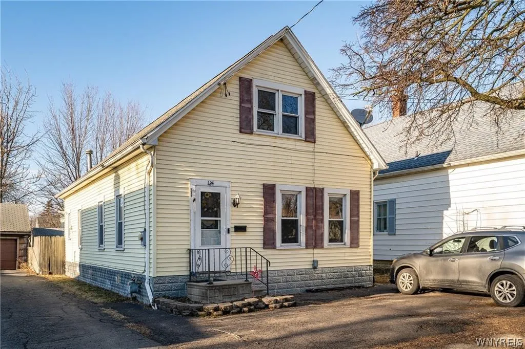 124 7th Avenue, North Tonawanda, New York 14120, North Tonawanda, New York 14120, 4 Bedrooms Bedrooms, 7 Rooms Rooms,1 BathroomBathrooms,Residential,For Sale,124 7th Avenue, North Tonawanda, New York 14120,0,B1698970