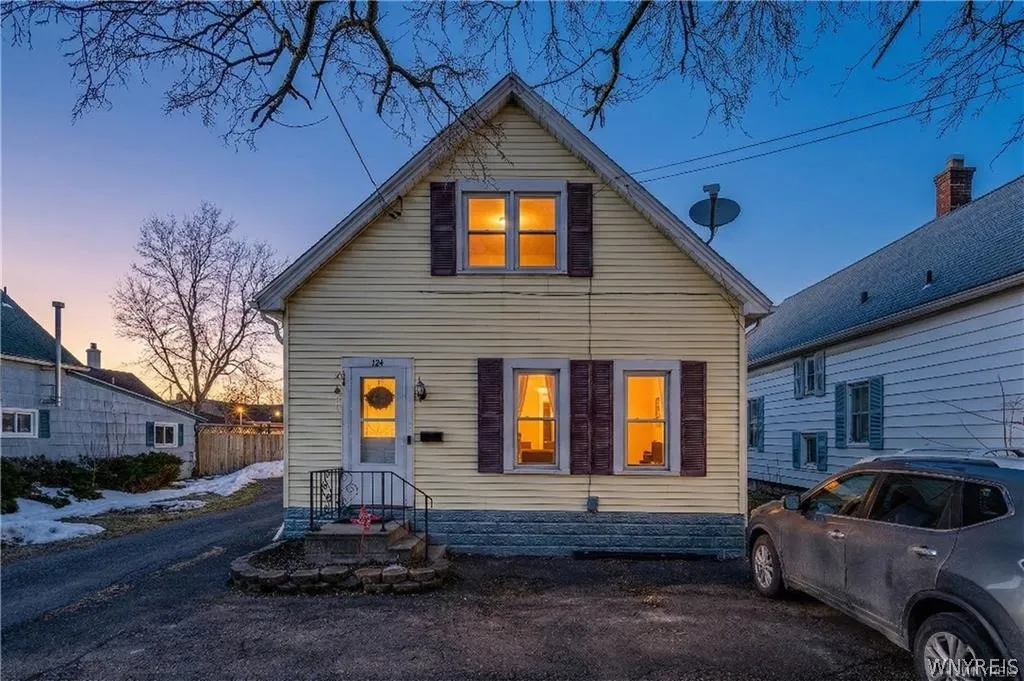 124 7th Avenue, North Tonawanda, New York 14120, North Tonawanda, New York 14120, 4 Bedrooms Bedrooms, 7 Rooms Rooms,1 BathroomBathrooms,Residential,For Sale,124 7th Avenue, North Tonawanda, New York 14120,0,B1698970