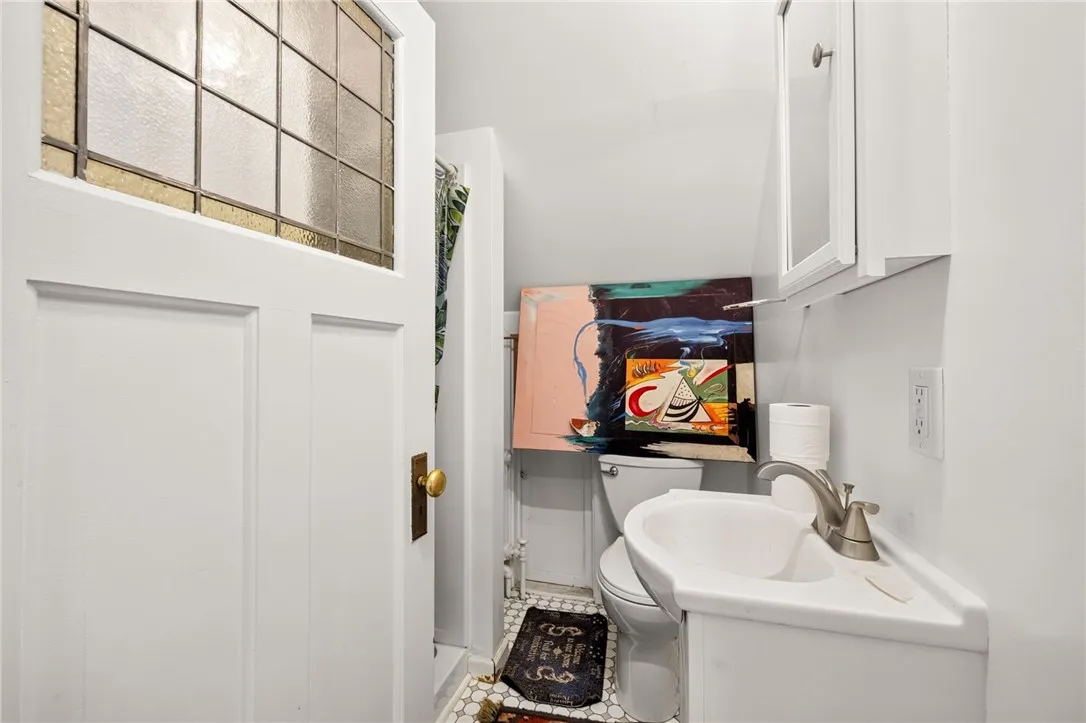 32-34 Strathallan Park, Rochester, New York 14607, Rochester, New York 14607, 4 Bedrooms Bedrooms, ,Multi Family,For Sale,32-34 Strathallan Park, Rochester, New York 14607,0,R1698456