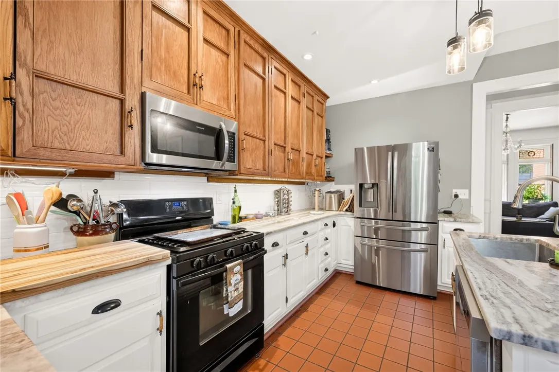 32-34 Strathallan Park, Rochester, New York 14607, Rochester, New York 14607, 4 Bedrooms Bedrooms, ,Multi Family,For Sale,32-34 Strathallan Park, Rochester, New York 14607,0,R1698456