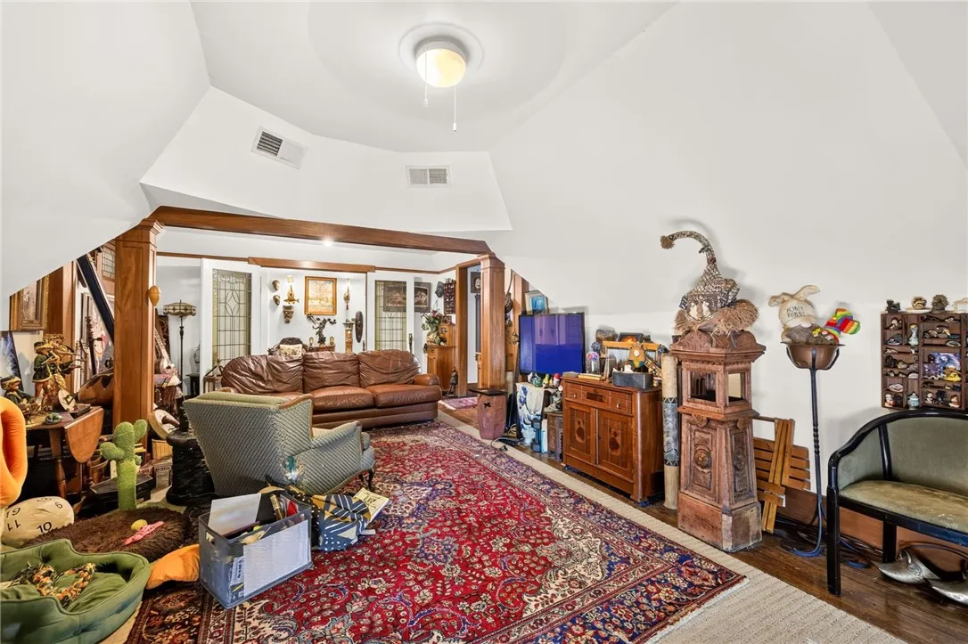 32-34 Strathallan Park, Rochester, New York 14607, Rochester, New York 14607, 4 Bedrooms Bedrooms, ,Multi Family,For Sale,32-34 Strathallan Park, Rochester, New York 14607,0,R1698456