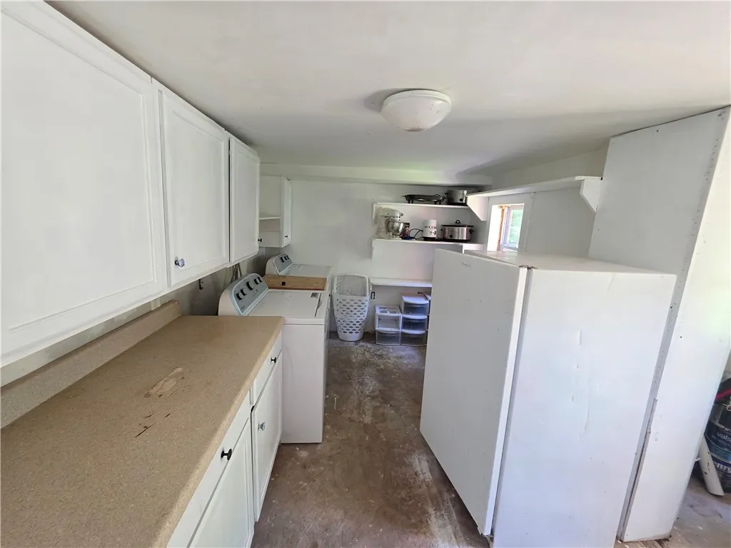 Laundry room with separate entrance