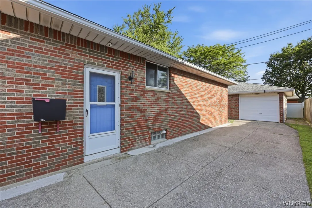 329 Lamont Drive, Amherst, New York 14226, Amherst, New York 14226, 2 Bedrooms Bedrooms, 8 Rooms Rooms,1 BathroomBathrooms,Residential,For Sale,329 Lamont Drive, Amherst, New York 14226,0,B1698433
