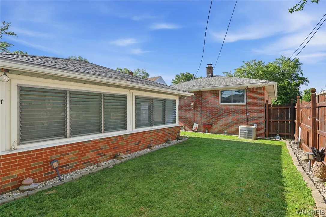 329 Lamont Drive, Amherst, New York 14226, Amherst, New York 14226, 2 Bedrooms Bedrooms, 8 Rooms Rooms,1 BathroomBathrooms,Residential,For Sale,329 Lamont Drive, Amherst, New York 14226,0,B1698433