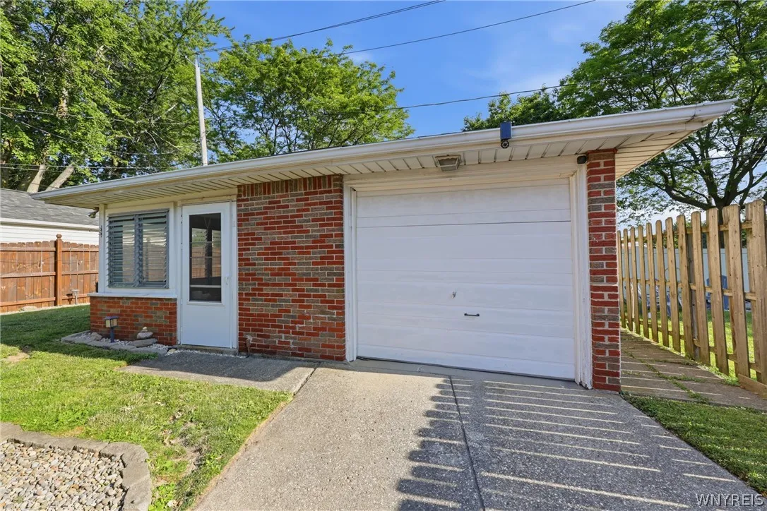 329 Lamont Drive, Amherst, New York 14226, Amherst, New York 14226, 2 Bedrooms Bedrooms, 8 Rooms Rooms,1 BathroomBathrooms,Residential,For Sale,329 Lamont Drive, Amherst, New York 14226,0,B1698433