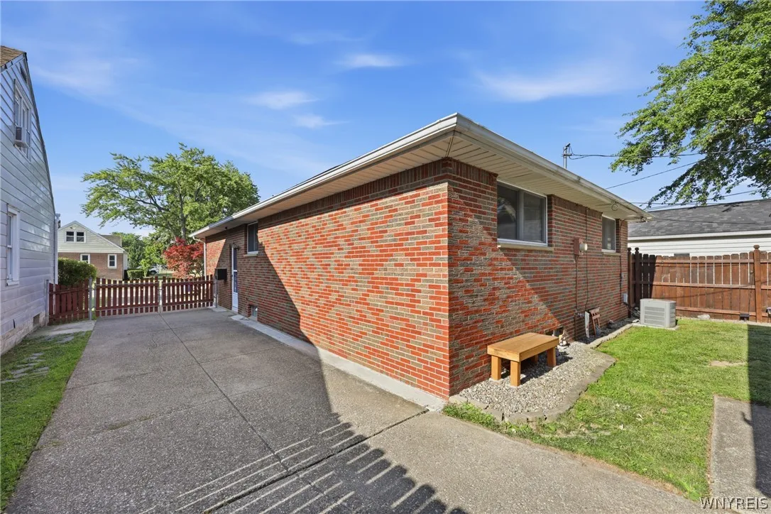 329 Lamont Drive, Amherst, New York 14226, Amherst, New York 14226, 2 Bedrooms Bedrooms, 8 Rooms Rooms,1 BathroomBathrooms,Residential,For Sale,329 Lamont Drive, Amherst, New York 14226,0,B1698433