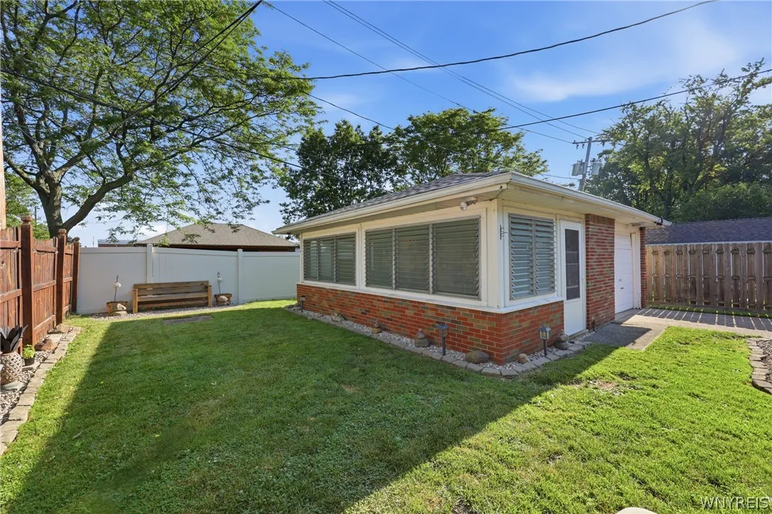 329 Lamont Drive, Amherst, New York 14226, Amherst, New York 14226, 2 Bedrooms Bedrooms, 8 Rooms Rooms,1 BathroomBathrooms,Residential,For Sale,329 Lamont Drive, Amherst, New York 14226,0,B1698433