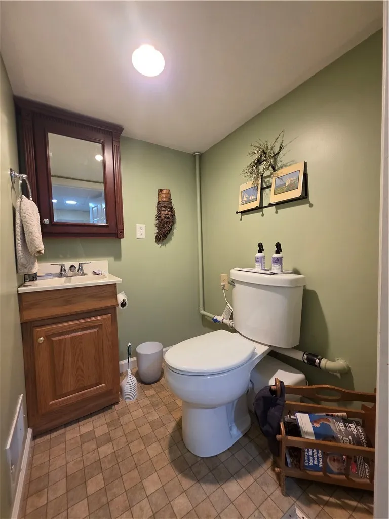 7 Locust Street, Bath, New York 14810, Bath, New York 14810, 3 Bedrooms Bedrooms, 10 Rooms Rooms,2 BathroomsBathrooms,Residential,For Sale,7 Locust Street, Bath, New York 14810,0,R1698236