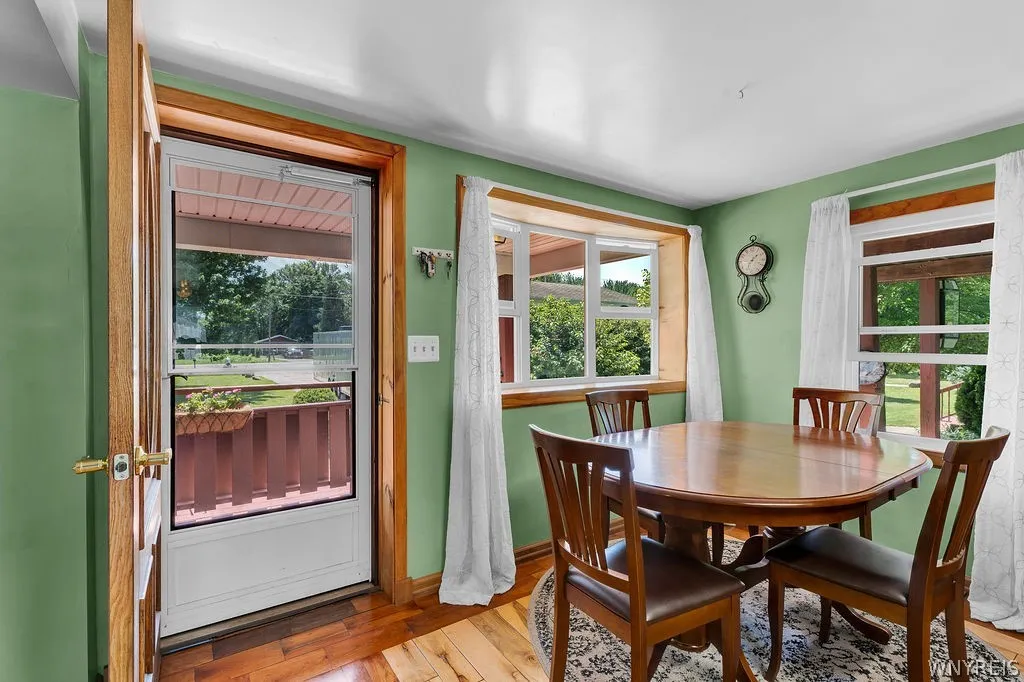 4015 Mapleton Road, Wheatfield, New York 14120, Wheatfield, New York 14120, 2 Bedrooms Bedrooms, 5 Rooms Rooms,1 BathroomBathrooms,Residential,For Sale,4015 Mapleton Road, Wheatfield, New York 14120,0,B1698291