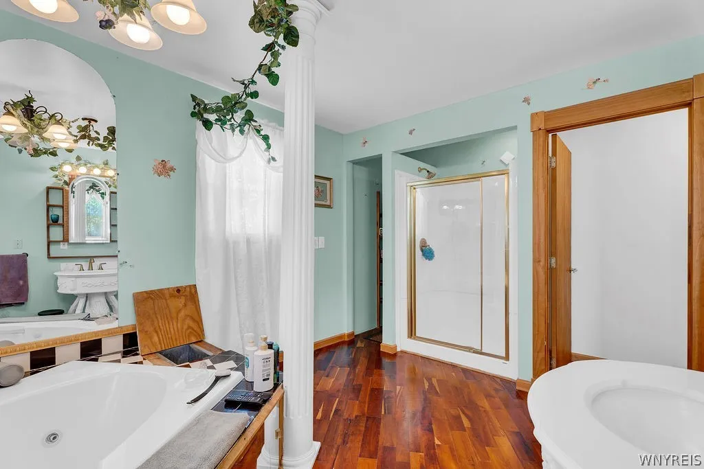 4015 Mapleton Road, Wheatfield, New York 14120, Wheatfield, New York 14120, 2 Bedrooms Bedrooms, 5 Rooms Rooms,1 BathroomBathrooms,Residential,For Sale,4015 Mapleton Road, Wheatfield, New York 14120,0,B1698291