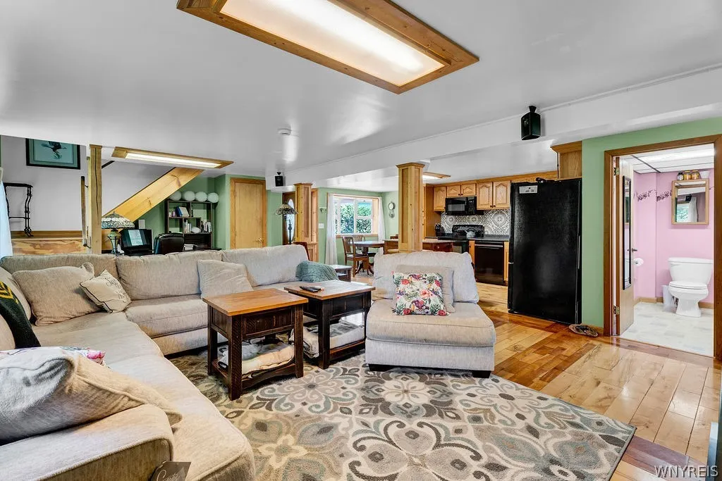 4015 Mapleton Road, Wheatfield, New York 14120, Wheatfield, New York 14120, 2 Bedrooms Bedrooms, 5 Rooms Rooms,1 BathroomBathrooms,Residential,For Sale,4015 Mapleton Road, Wheatfield, New York 14120,0,B1698291