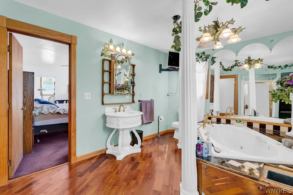 4015 Mapleton Road, Wheatfield, New York 14120, Wheatfield, New York 14120, 2 Bedrooms Bedrooms, 5 Rooms Rooms,1 BathroomBathrooms,Residential,For Sale,4015 Mapleton Road, Wheatfield, New York 14120,0,B1698291