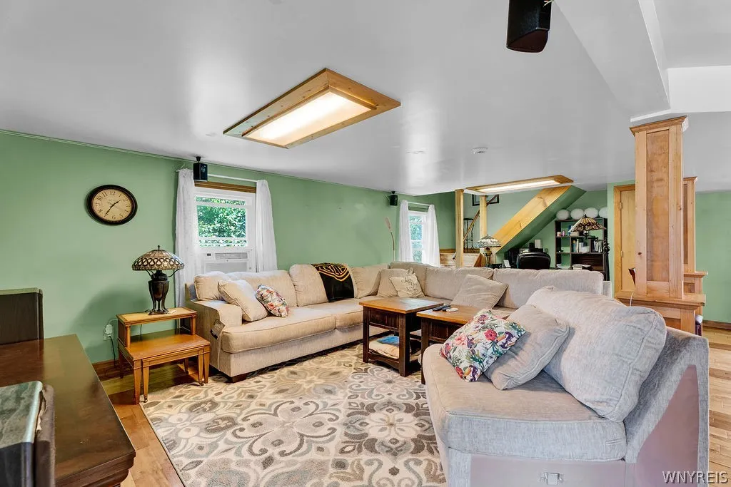 4015 Mapleton Road, Wheatfield, New York 14120, Wheatfield, New York 14120, 2 Bedrooms Bedrooms, 5 Rooms Rooms,1 BathroomBathrooms,Residential,For Sale,4015 Mapleton Road, Wheatfield, New York 14120,0,B1698291