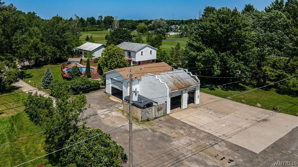 4015 Mapleton Road, Wheatfield, New York 14120, Wheatfield, New York 14120, 2 Bedrooms Bedrooms, 5 Rooms Rooms,1 BathroomBathrooms,Residential,For Sale,4015 Mapleton Road, Wheatfield, New York 14120,0,B1698291