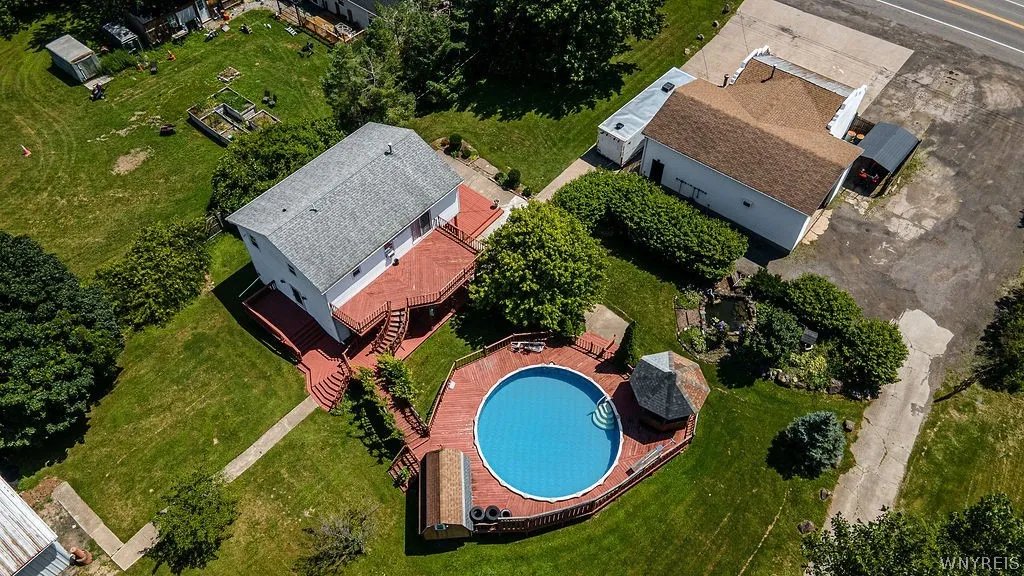 4015 Mapleton Road, Wheatfield, New York 14120, Wheatfield, New York 14120, 2 Bedrooms Bedrooms, 5 Rooms Rooms,1 BathroomBathrooms,Residential,For Sale,4015 Mapleton Road, Wheatfield, New York 14120,0,B1698291