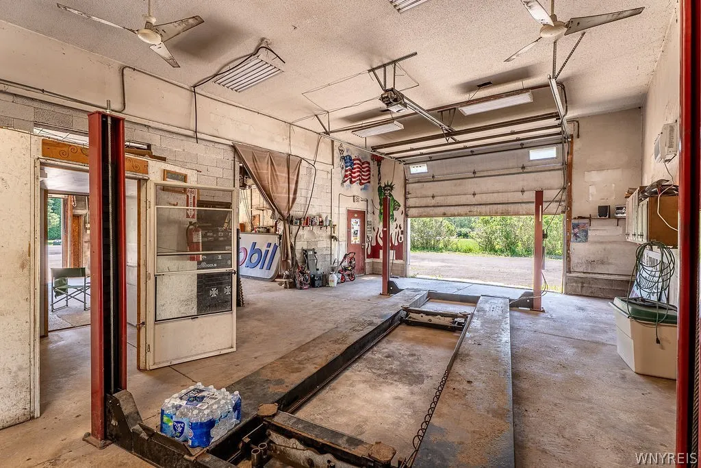 4015 Mapleton Road, Wheatfield, New York 14120, Wheatfield, New York 14120, ,Commercial Sale,For Sale,4015 Mapleton Road, Wheatfield, New York 14120,0,B1697630