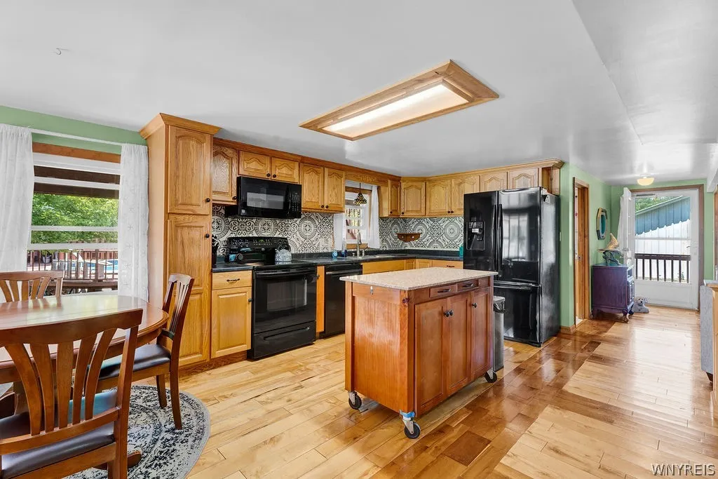 4015 Mapleton Road, Wheatfield, New York 14120, Wheatfield, New York 14120, ,Commercial Sale,For Sale,4015 Mapleton Road, Wheatfield, New York 14120,0,B1697630