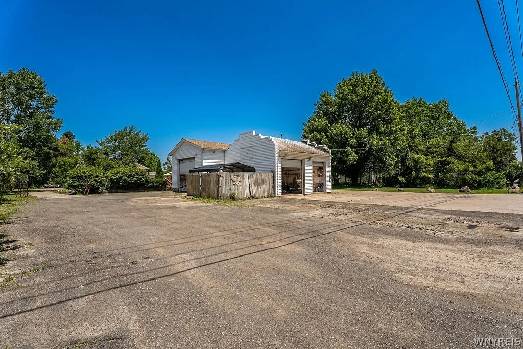 4015 Mapleton Road, Wheatfield, New York 14120, Wheatfield, New York 14120, ,Commercial Sale,For Sale,4015 Mapleton Road, Wheatfield, New York 14120,0,B1697630