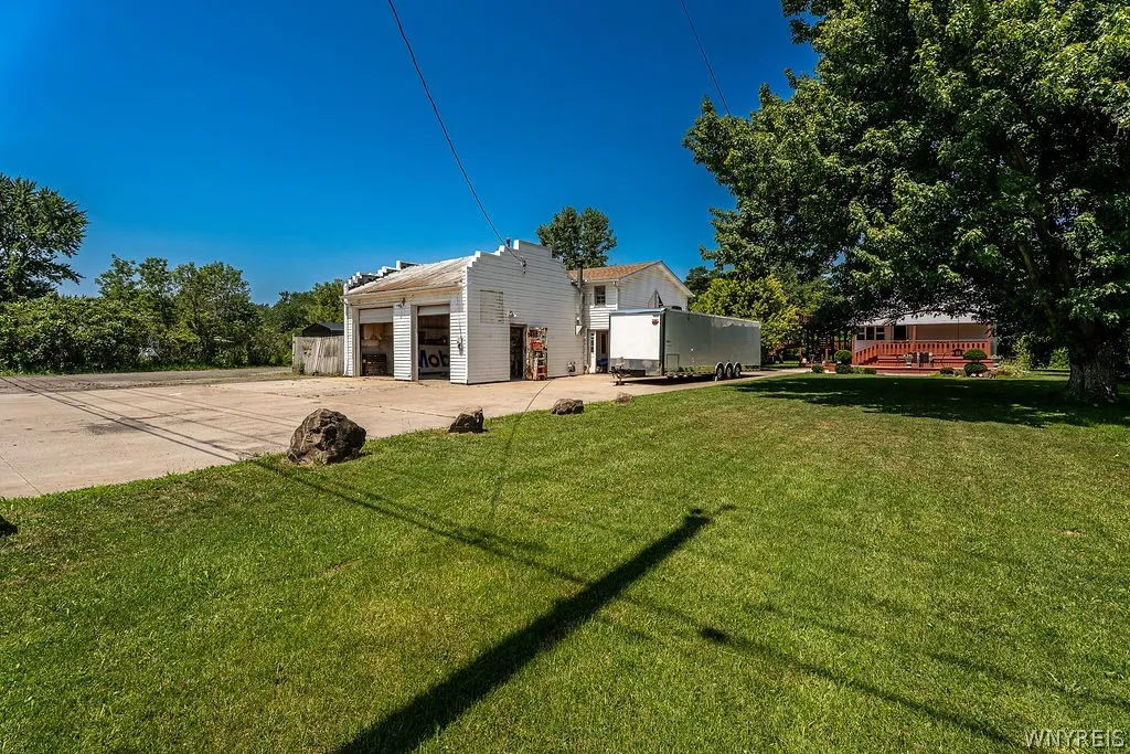 4015 Mapleton Road, Wheatfield, New York 14120, Wheatfield, New York 14120, ,Commercial Sale,For Sale,4015 Mapleton Road, Wheatfield, New York 14120,0,B1697630