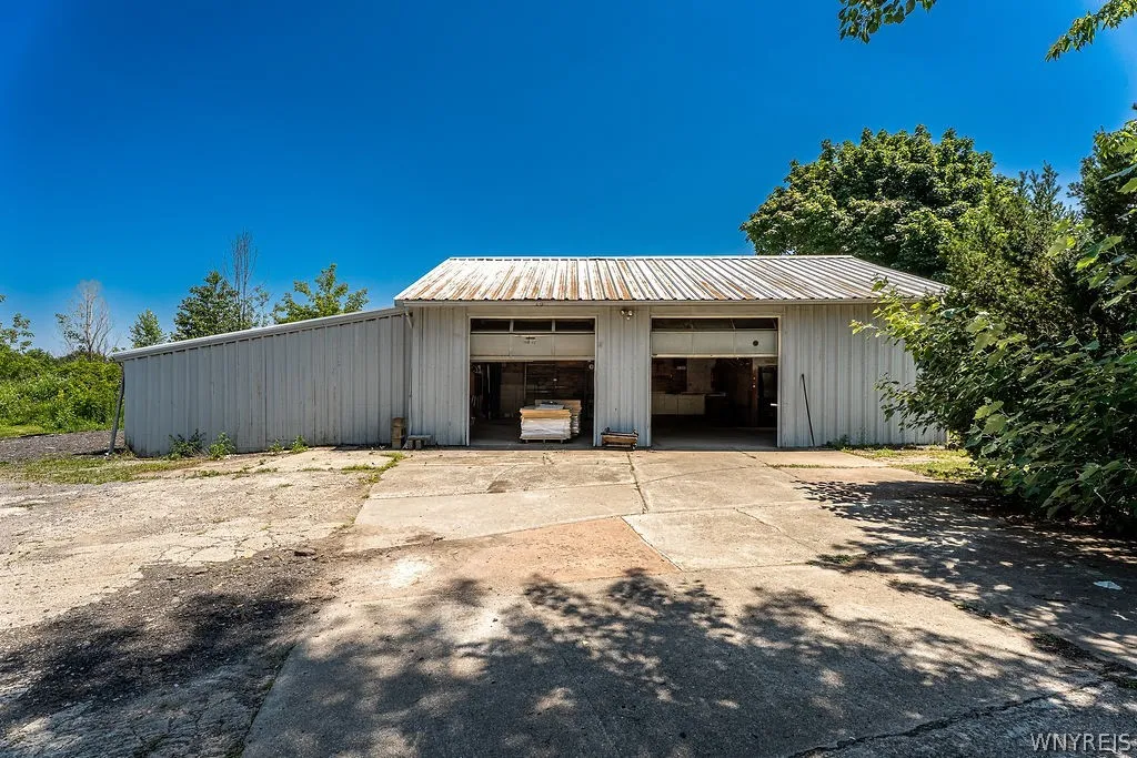 4015 Mapleton Road, Wheatfield, New York 14120, Wheatfield, New York 14120, ,Commercial Sale,For Sale,4015 Mapleton Road, Wheatfield, New York 14120,0,B1697630