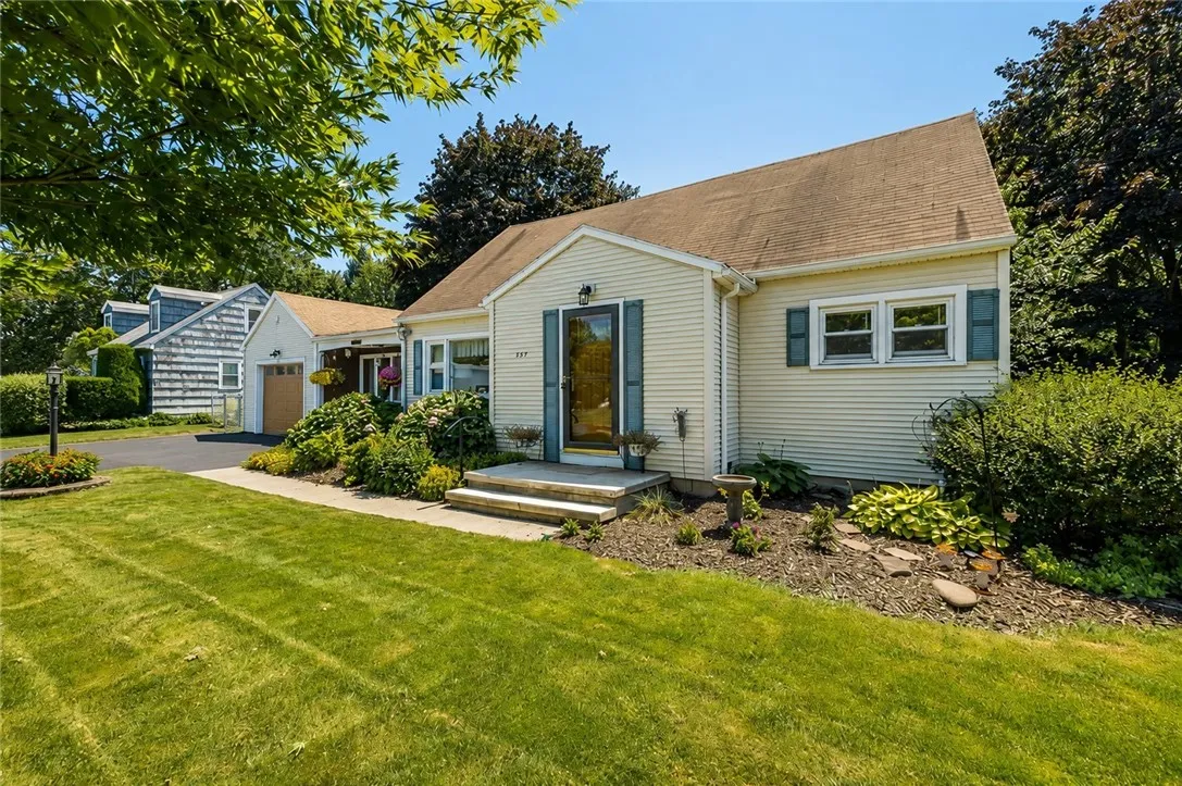 653 Adeline Drive, Webster, New York 14580, Webster, New York 14580, 4 Bedrooms Bedrooms, 7 Rooms Rooms,2 BathroomsBathrooms,Residential,For Sale,653 Adeline Drive, Webster, New York 14580,0,R1695589