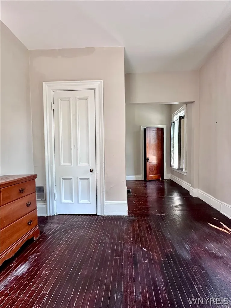 Bedroom - 2 closets
