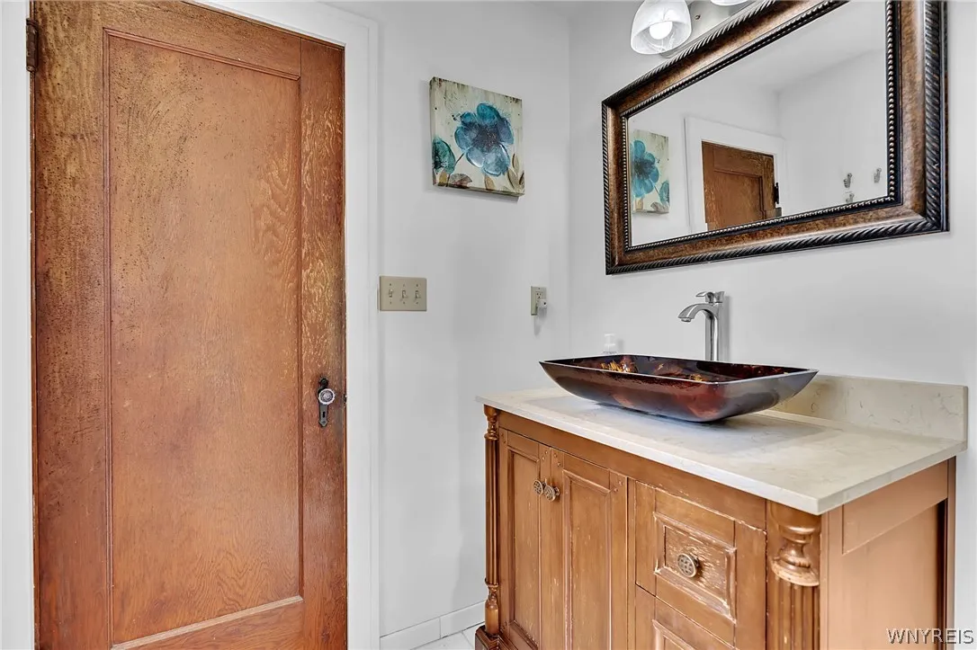 163 Capitol, Holland, New York 14080, Holland, New York 14080, 4 Bedrooms Bedrooms, 9 Rooms Rooms,2 BathroomsBathrooms,Residential,For Sale,163 Capitol, Holland, New York 14080,0,B1698388