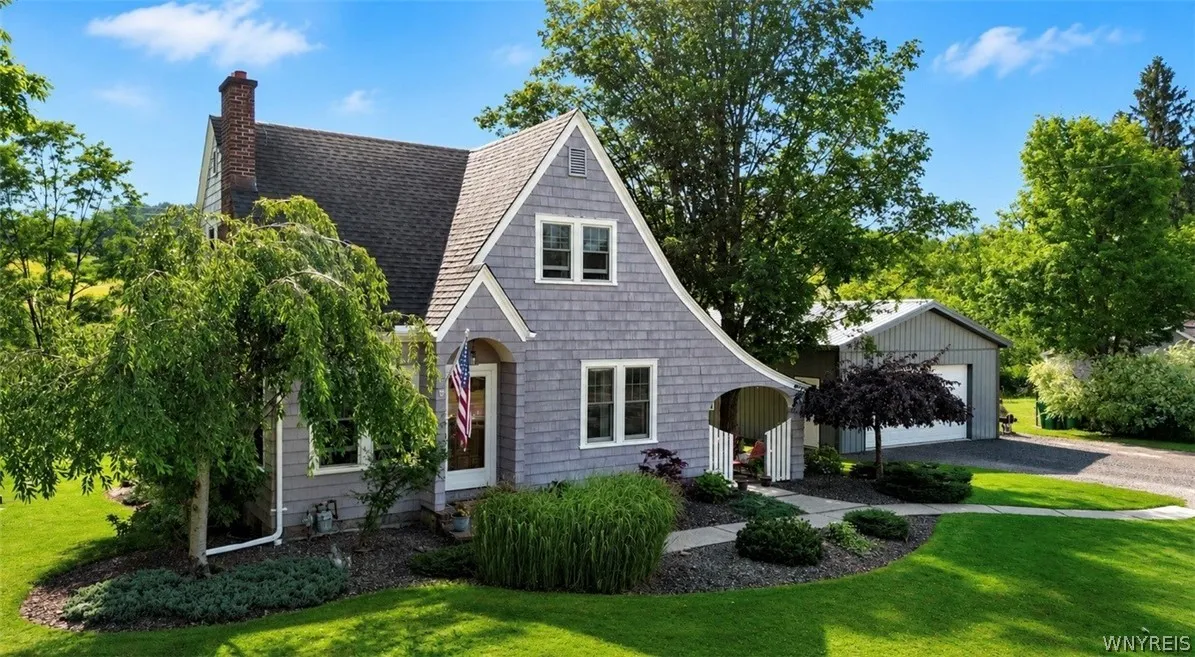 163 Capitol, Holland, New York 14080, Holland, New York 14080, 4 Bedrooms Bedrooms, 9 Rooms Rooms,2 BathroomsBathrooms,Residential,For Sale,163 Capitol, Holland, New York 14080,0,B1698388