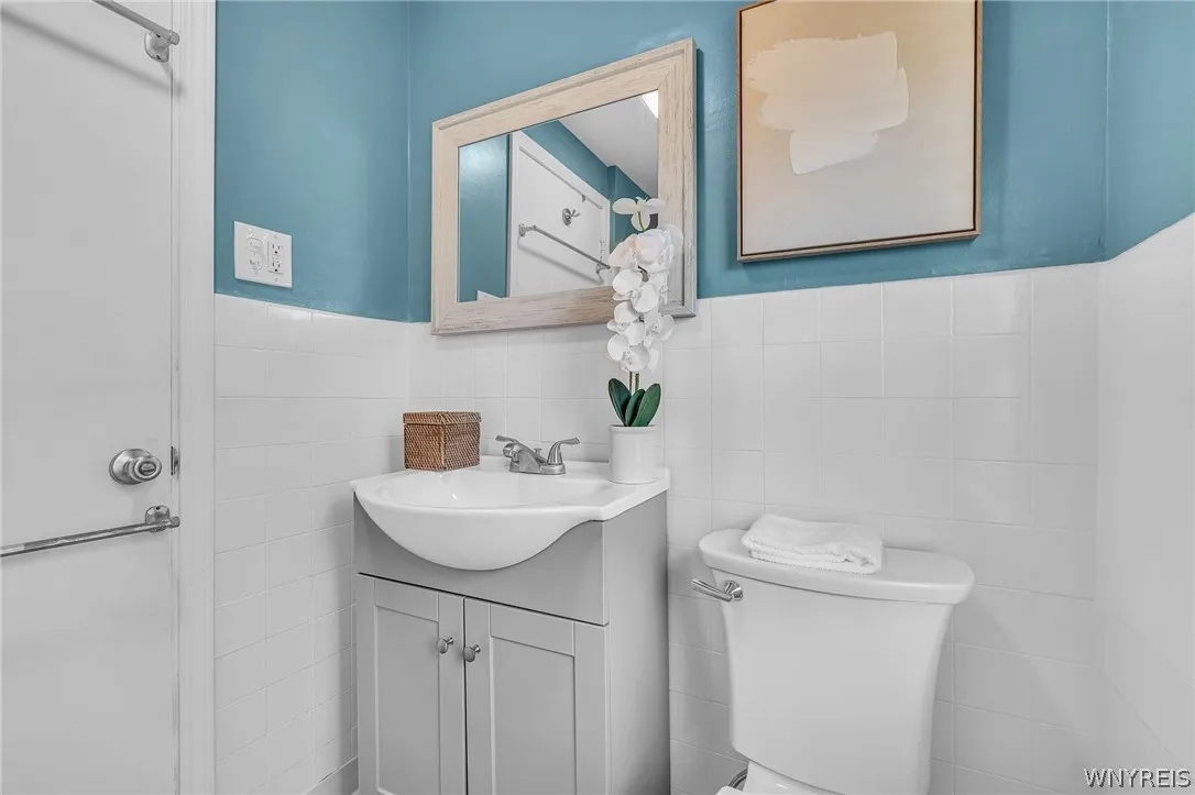 253 Lorfield Drive, Amherst, New York 14226, Amherst, New York 14226, 3 Bedrooms Bedrooms, 9 Rooms Rooms,1 BathroomBathrooms,Residential,For Sale,253 Lorfield Drive, Amherst, New York 14226,0,B1697958